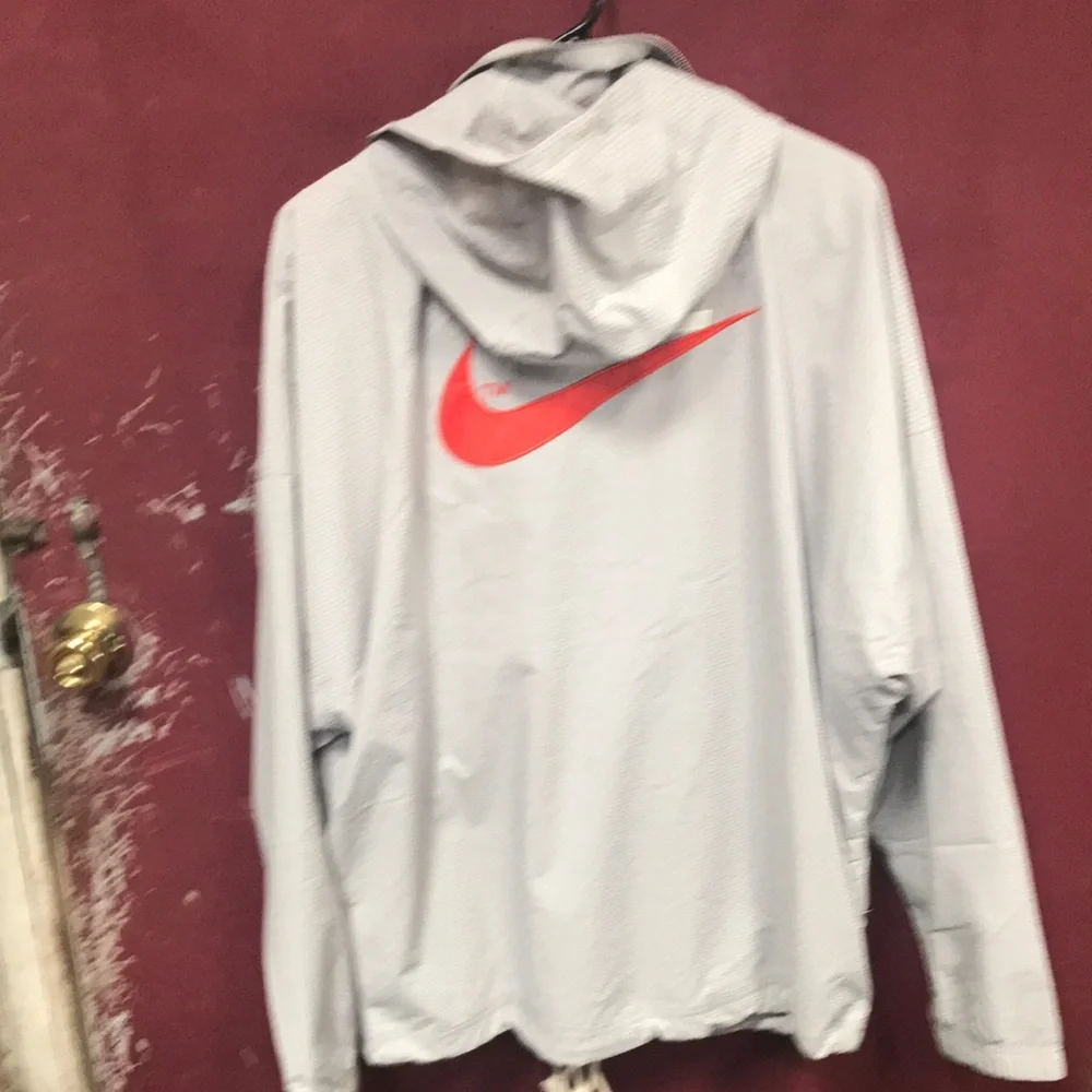 Nike Men's Gray Windbreaker Jacket - Picture 7 of 7
